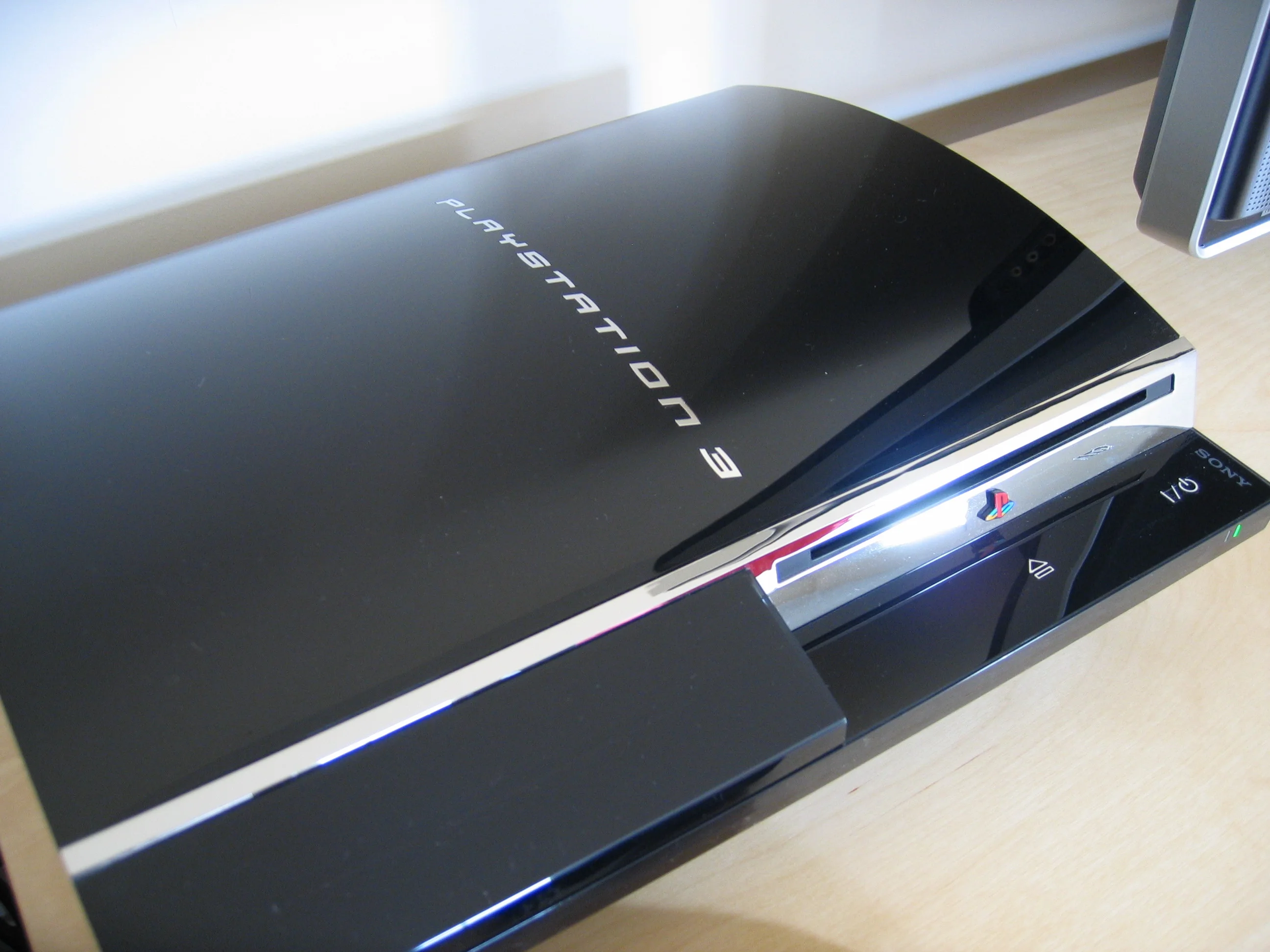 Orijinal fat model PlayStation 3 konsolu