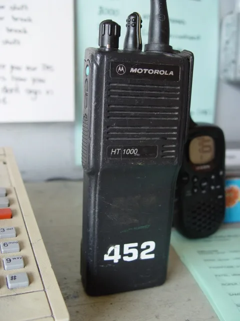 Walkie-Talkie / Telsiz — İnternet Öncesi Anlık Sesli İletişim