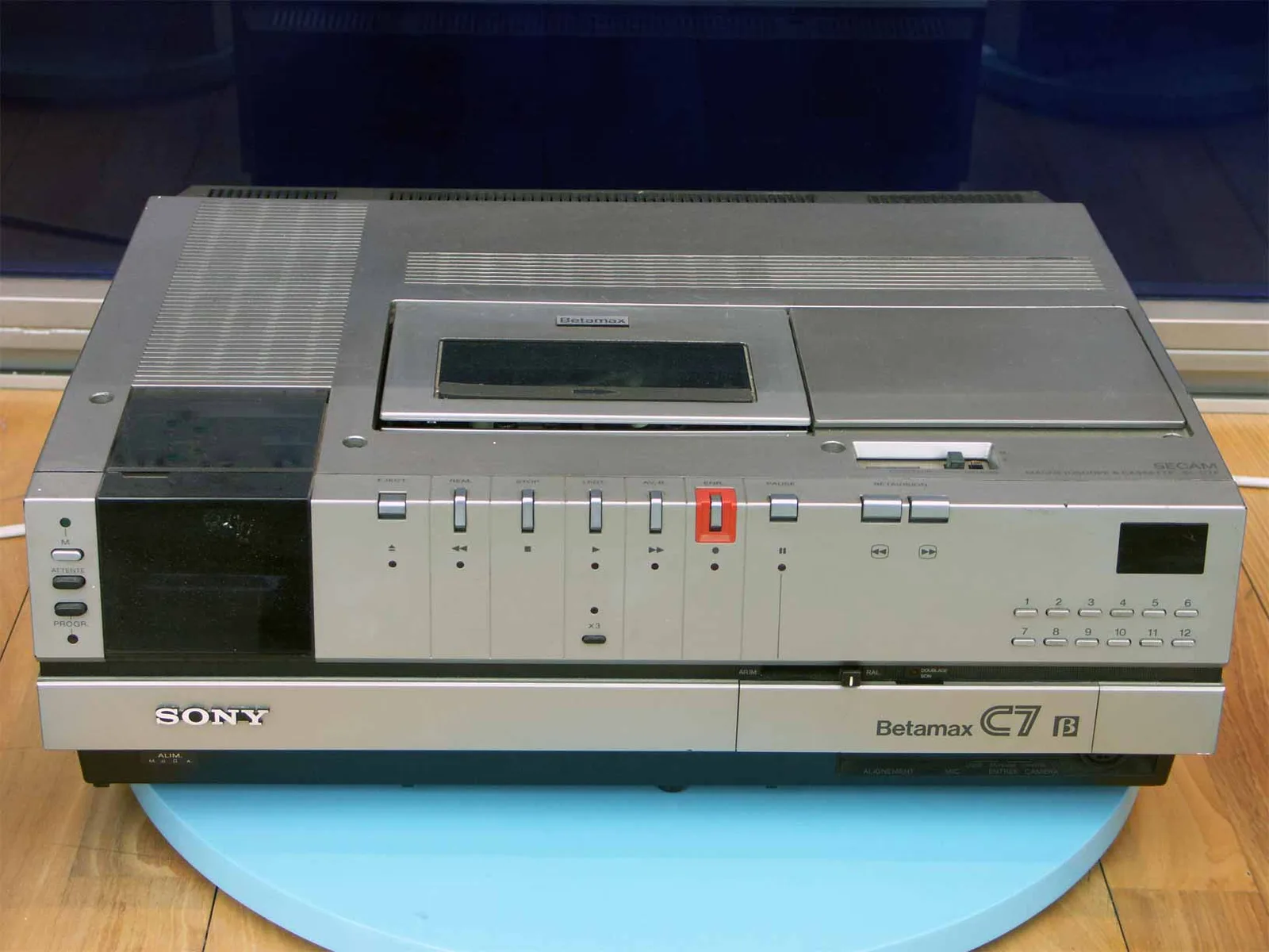 Betamax (1975) — Kaybeden Ama Teknik Olarak Güçlü Format