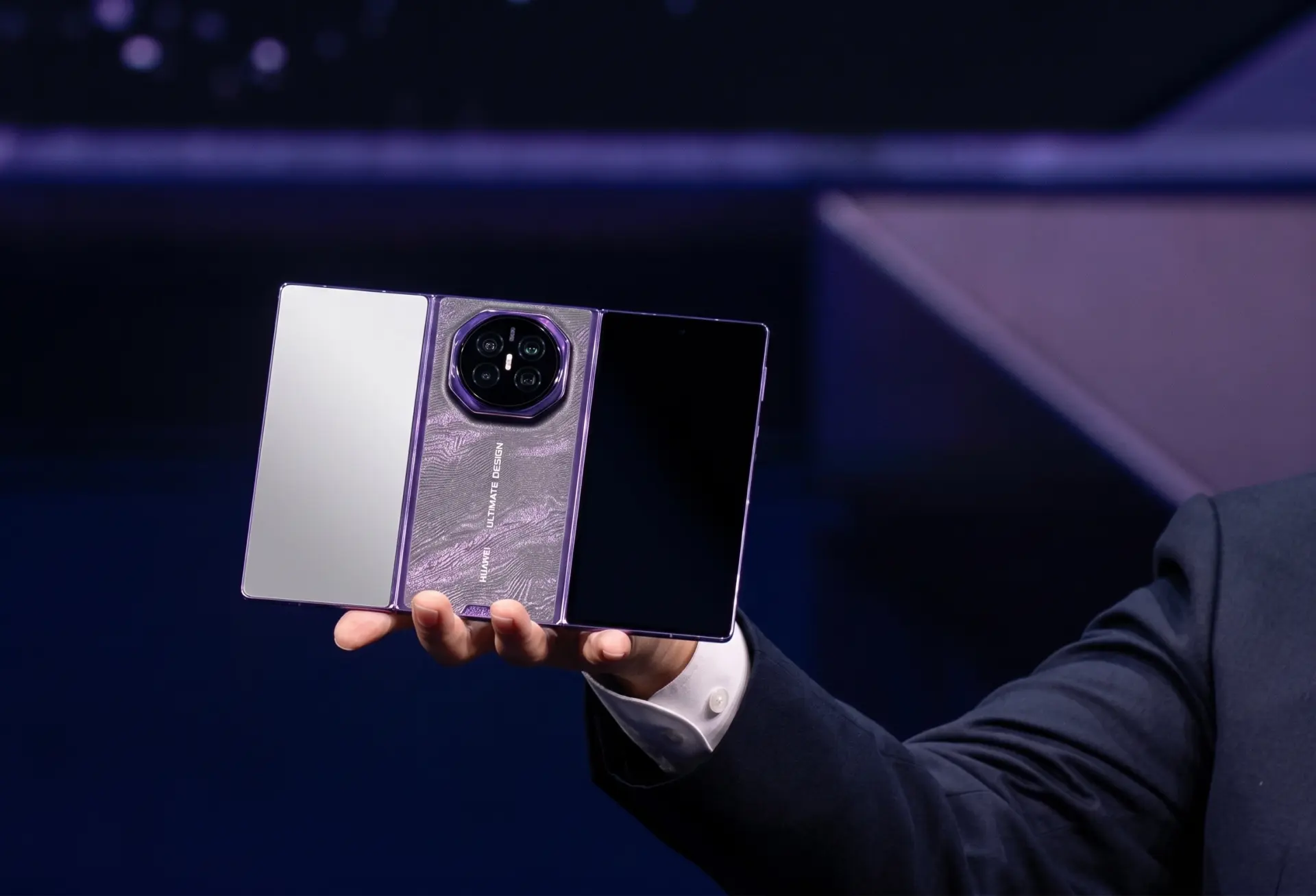 Resmi ve Apple'a meydan okumaya hazır! Huawei Mate XT2 Üç Katlı Telefon .